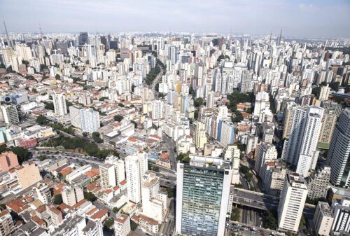 Vista área da região central de São Paulo: segundo o estudo, migração contribuiu para frear a queda da fecundidade em regiões mais urbanizadas