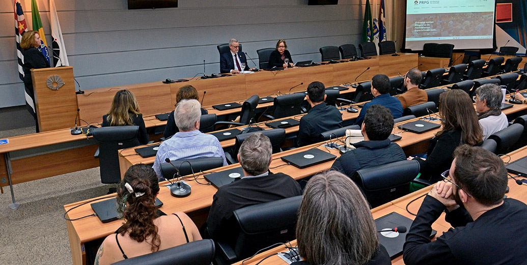 Foto cerimônia de entrega do prêmio Tese Destaque Unicamp