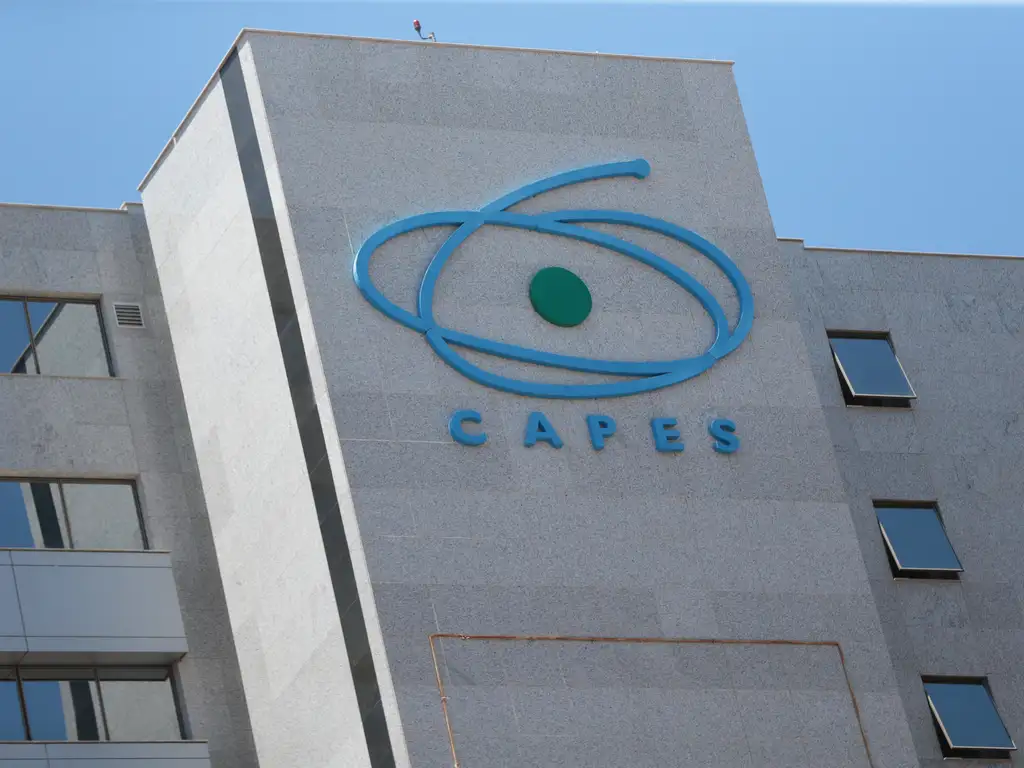 Fachada do edifício-sede da Coordenação de Aperfeiçoamento de Pessoal de Nível Superior (Capes)